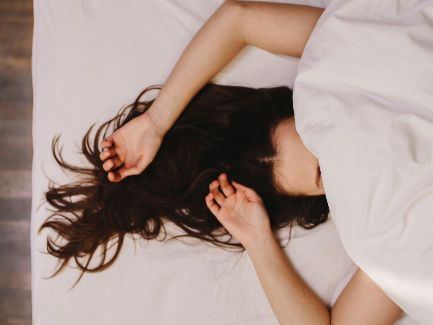 Movimientos extraños al dormir: cuándo consultar y por qué